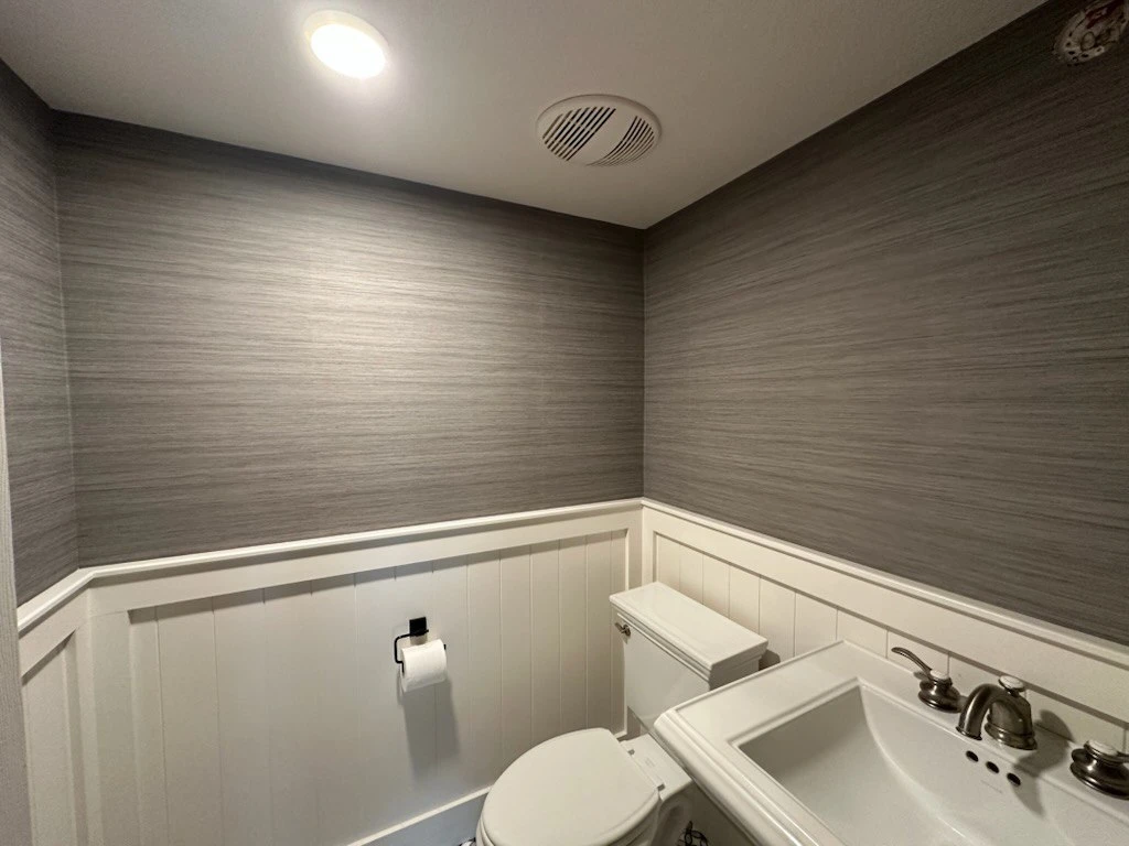 Wallpaper accent wall design in Hutto