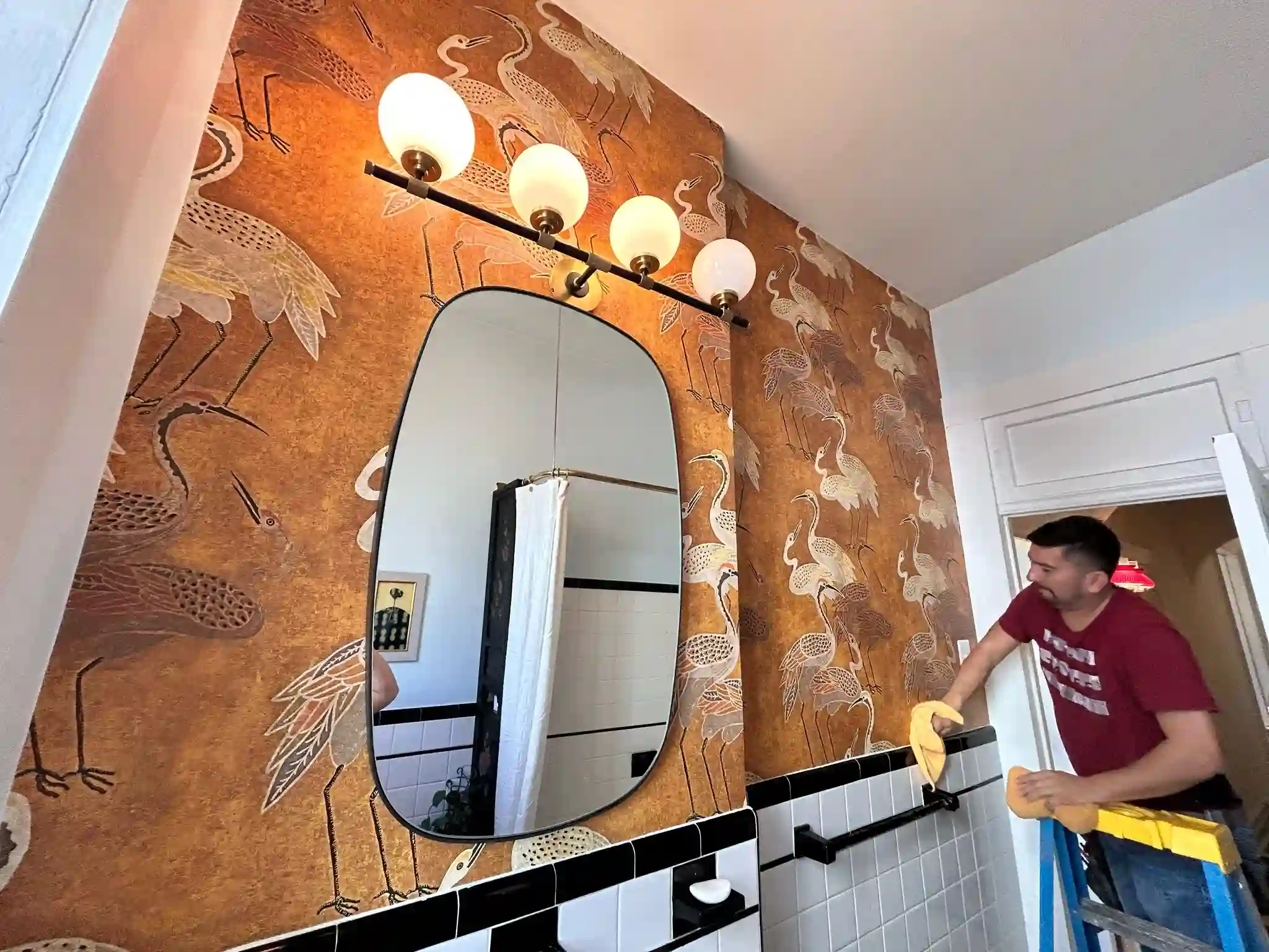 Expert wallpaper installation in Leander